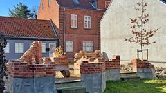 Søren Lohses værk på Vestergade 6 i Sakskøbing er blandt værkerne, der udstilles under Art Matter-festivalen. Foto: Jan Falk Borup.