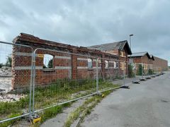 Et stykke af den bevarede mur fra det gamle slagteri, som bliver en del af indgangen til hele havneområdet.