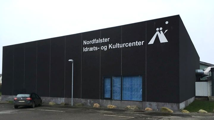 Nordfalster Idræts- og Kulturcenter i Nørre Alslev er én af de selvejende haller i Guldborgsund Kommune, der kan se frem til at få moderiseret deres rammer. Foto: Guldborgsund Kommune
