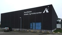 Nordfalster Idræts- og Kulturcenter i Nørre Alslev er én af de selvejende haller i Guldborgsund Kommune, der kan se frem til at få moderiseret deres rammer. Foto: Guldborgsund Kommune