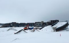 Her ses den nye, svanemærkede skole i vinterlandskabet. Foto: Guldborgsund Kommune