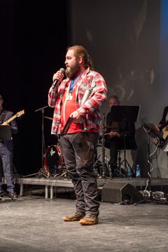 Prisen for Årets Idrætspræstation 2025 gik til Klaes Andersen fra Nykøbing F. Bueskyttelaug. Med europamesterskab i holdskydning, EM-sølv individuelt og et dansk mesterskab i indendørs skiveskydning har han haft et helt ekstraordinært sportsår. Foto: Guldborgsund Kommune