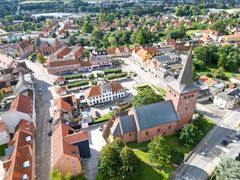 Sakskøbing set fra oven. Købstaden gennemgår en stor forvandling de kommende år med mange spændende byudviklingsprojekter. Foto: Guldborgsund Kommune