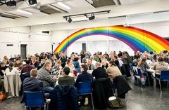 Her er et billede fra et tidligere dialogmøde hos Eskilstrup Børne- og Skolefælleskab, hvor politikere, skolebestyrelser og ledelser fra skole- og dagtilbudsområdet deltog. Foto: Guldborgsund Kommune
