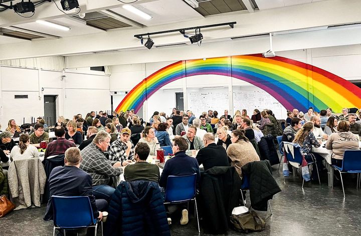 Her er et billede fra et tidligere dialogmøde hos Eskilstrup Børne- og Skolefælleskab, hvor politikere, skolebestyrelser og ledelser fra skole- og dagtilbudsområdet deltog. Foto: Guldborgsund Kommune