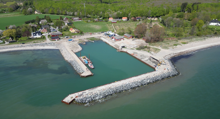 Hesnæs Havn genåbner efter den hårde medfart havnen fik under efterårsstormen i 2023. Foto: Guldborgsund Kommune