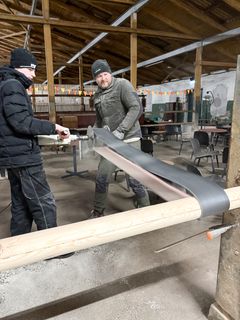 De unge har slidt og slæbt for at komme i mål med bådebyggeriet. Foto: Guldborgsund Kommune