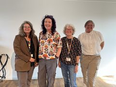 Mette Finderup sammen med biblioteksformidlerne Anette Østerholm, Vibeke Riis og Helle Hell Johansen