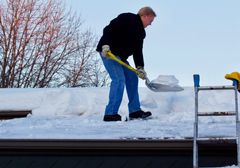 Danmark er ramt af det største snefald i 13 år og i kølvandet på de store snemængder har landets boligejere fået en vigtig opgave: Loftet skal tjekkes for fygesne snarest.