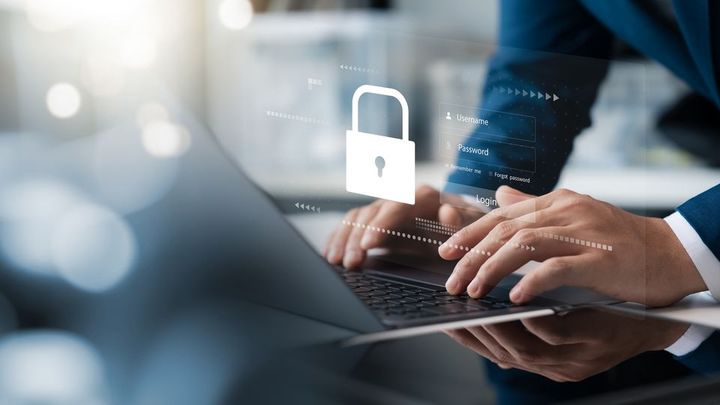 En undersøgelse foretaget blandt danske mikrovirksomheder og små virksomheder på vegne af If sætter fokus på cybersikkerhed i en tid med høj risiko for cyberangreb.