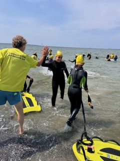 5. klasse elever fra Humble skole på Bagenkop strand i forbindelse med Water Smart Event arrangeret af Codan Fonden og LifeBoard