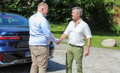 Hans Majestæt Kongen på Bredekærgård i Ishøj