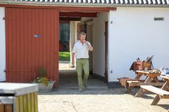 Hans Majestæt Kongen på Bredekærgård i Ishøj