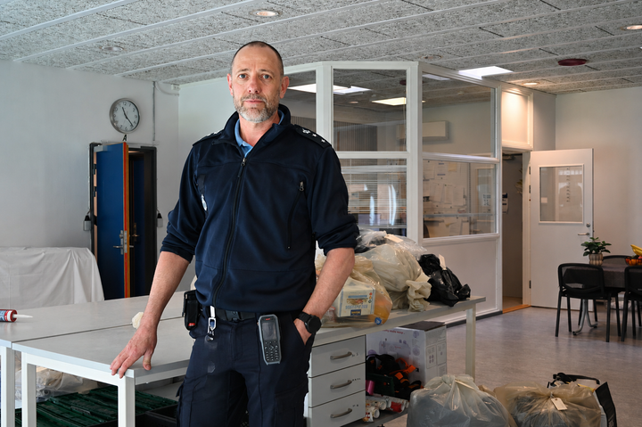 Fængselsbetjent Jan Bruun har været tillidsrepræsentant de seneste 12 år i Vejle Arrest - men aldrig oplevet så højt et belæg.
