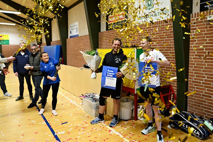 De to badmintontrænere i Kølkær blev kåret af DGI’s jury som Årets Trænerteam blandt 189 indstillinger. Foto til fri afbenyttelse.