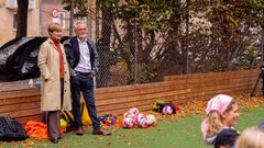 DGI's formand Charlotte Bach Thomassen og BL's  direktør Bent Madsen til børne-fodbold i et socialt boligområde.