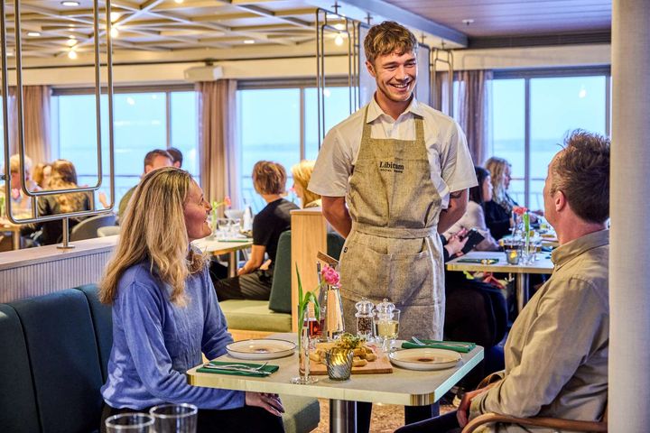 Restaurangerna på Öresundslinjens elfärjor har lockat ombord tusentals julgäster.