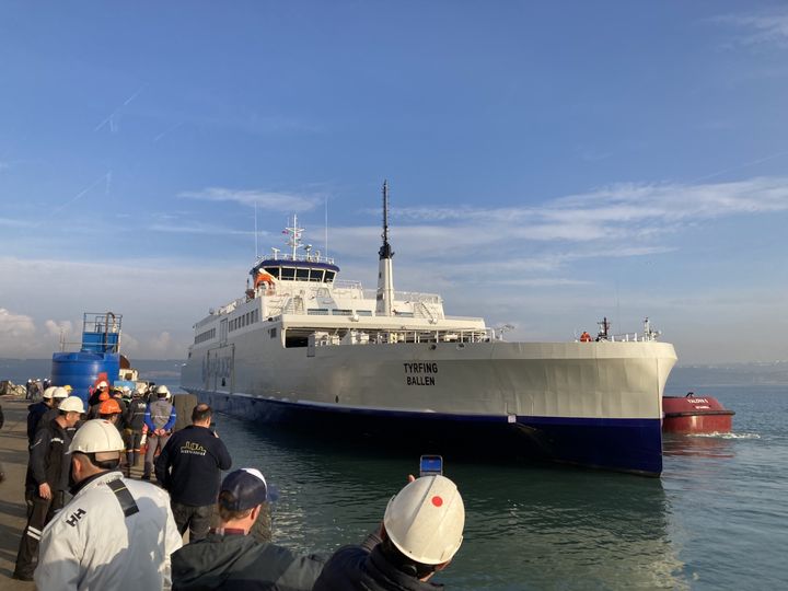 Tyrfing lægger fra kaj ved Cemre Shipyard i Tyrkiet for at påbegynde den lange rejse hjem til Danmark.