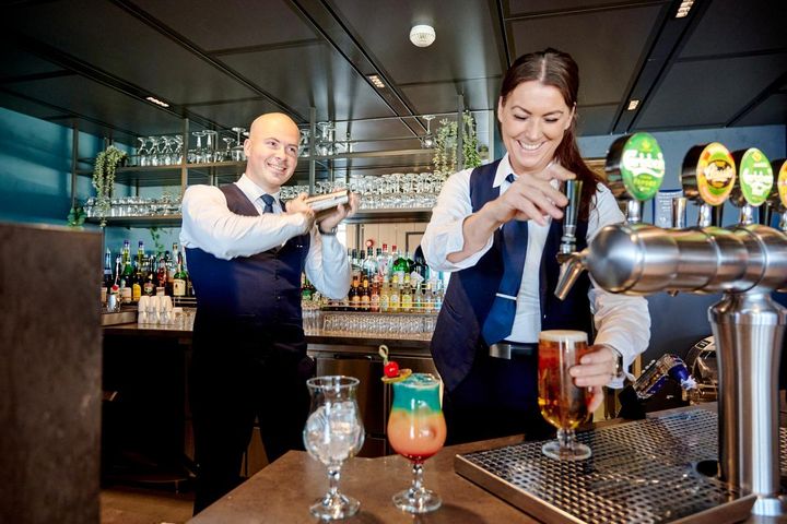 J-dagen skapade fullt upp ombord på Öresundslinjens färjor, där många festglada svenskar valde att ta en tur över sundet.