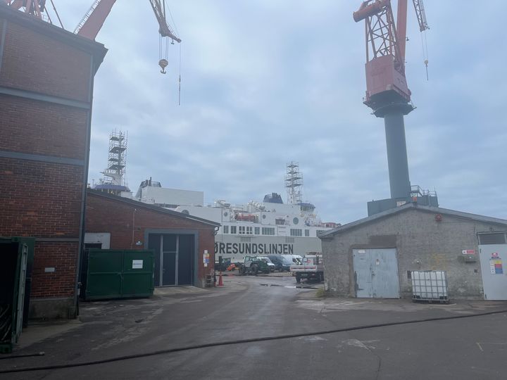 Hamlets ophold i Oresund Drydocks i Landskrona bliver lidt længere end forventet.