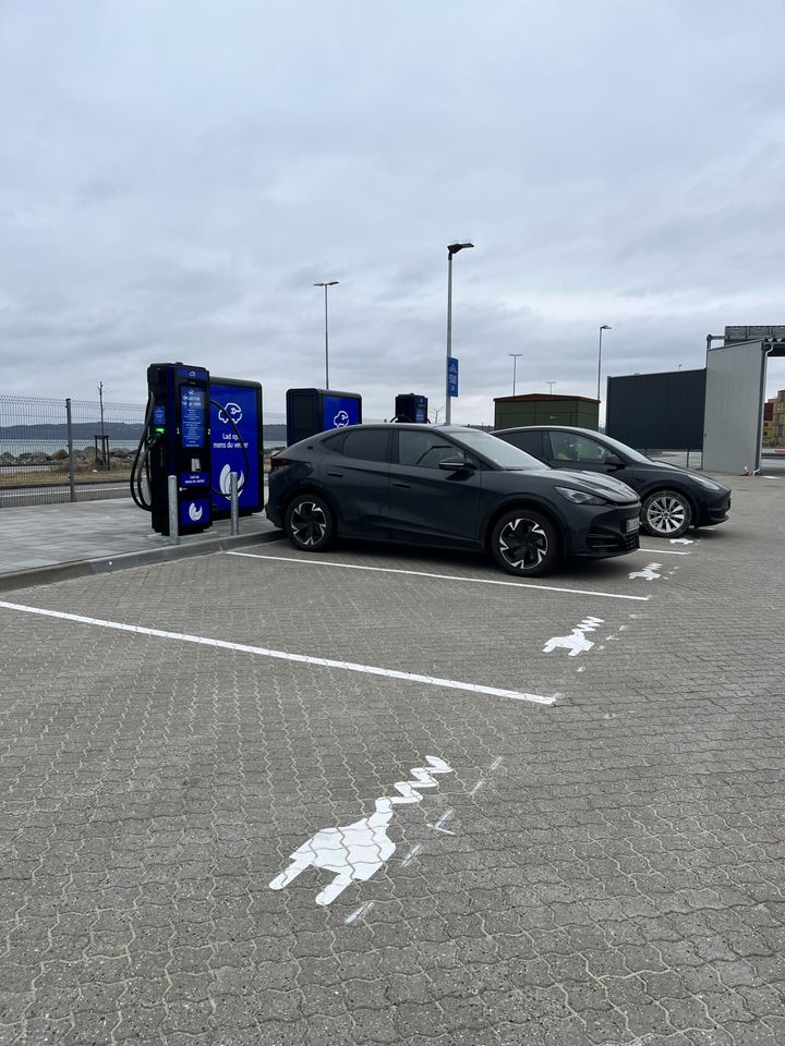 I den kolde februar måned var mere end hver tredje bil ombord på Molslinjens hurtigfærger over Kattegat en elbil. Det gav uventet vækst i den kolde vintermåned.