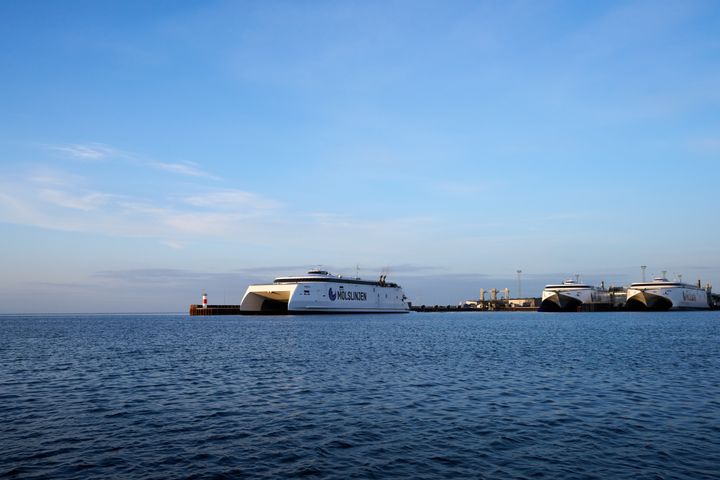 Molslinjen leverer bedste første kvartal nogensinde med næsten 680.000 passagerer og over 290.000 biler på Kattegat, drevet af stærk marts-trafik, flere elbiler og voksende markedsandele.