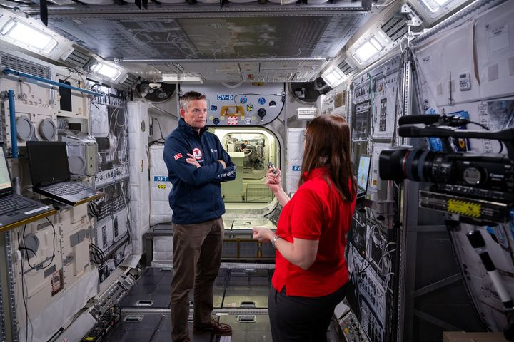 Professor Mads Toudal Frandsen fra SDU i Odense er taget til Kennedy Space Center i Florida for at overvære opsendelsen af Andreas Mogensen og resten af besætningen på SpaceX Crew-7.