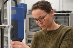 Mie Thorborg Pedersen er postdoc ved Institut for Grøn Teknologi på SDU. Hun forsker bl.a. i, hvordan vandmænd kan bruges i fødevarer.