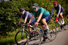 Også cykling på landevejscykel er faldet siden 2020: Fra 4,4 pct. af de voksne på +15 år, som dyrkede det mindst en gang om ugen i 2020, til nu 4,0 pct.