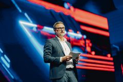 Rektor Jens Ringsmose ved den officielle åbning af den nye Supercomputer "Bitten" i samarbejde mellem Syddansk Universitet, Danfoss og HPE