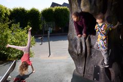 Når børn er i SFO, er de ofte aktive. Men de børn, der ikke går i SFO – kommer de hjem til en skærm, eller får de bevægelse på anden vis, spørger en af forskerne bag Danmark i Bevægelse (modelfoto).