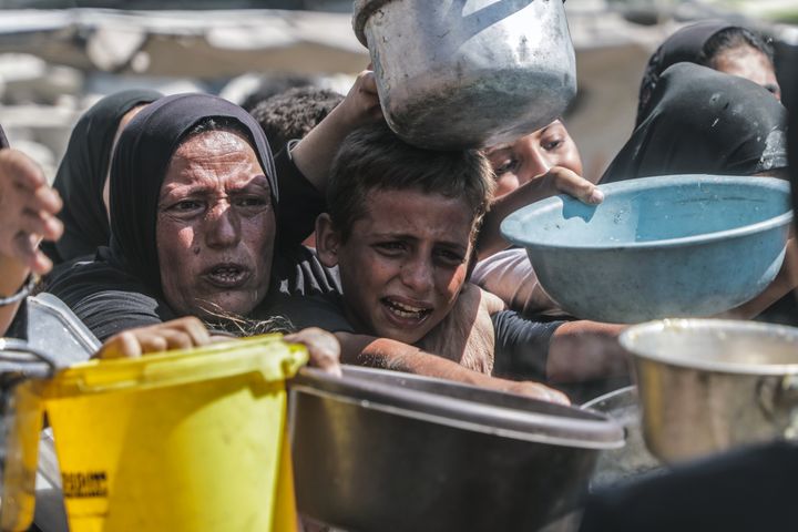 Uddeling af mad fra et uddelingssted i Gaza By. Dette billede er taget den 22. juli 2025.