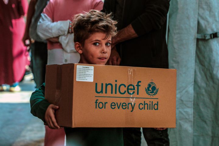 Udlevering af vintertøj i Gaza By.