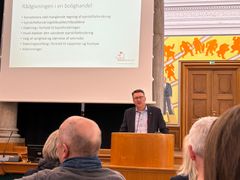Niels Erlandsen, formand for Danske BOLIGadvokater på konference om ejerskifteforsikringer på Christiansborg den 24. november 2023.