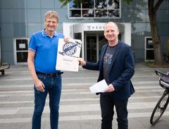 Kenneth Øhrberg Krag overrækker Pedalkraft-Prisen til borgmester Jesper Würtzen