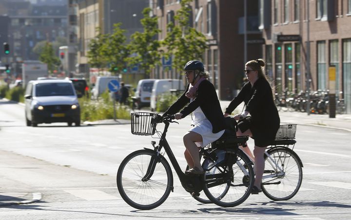 Cyklister på elcykel i Aarhus
