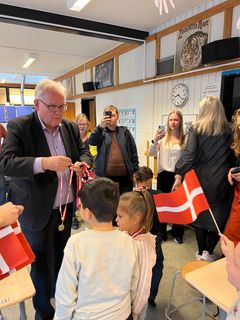 Borgmester Steen Christiansen uddeler guldmedaljer