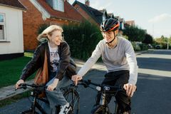 Elever cykler til skole