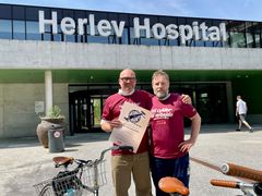Hospitalsdirektør Niels Würgler Hansen (tv) og fysioterapeut og næstformand i Virksomheds MED-udvalget (VMU) Anders Breinholt Nielsen.