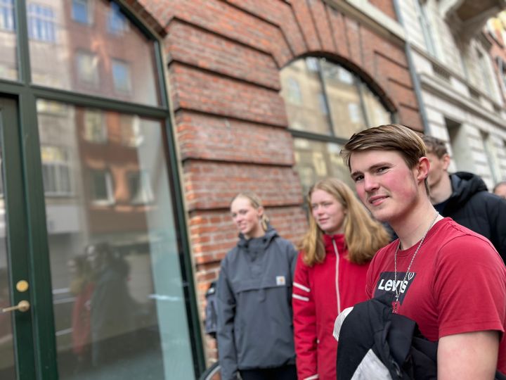 Elever fra Niels Brock laver butik i København