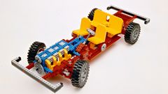Technic modellen er baseret på sæt 853, flagskibet i den allerførste LEGO Technic-serie. Modellen havde et fungerende styretøj og bevægelige stempler i motoren.