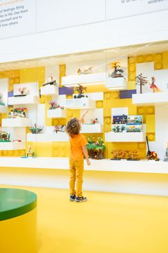 LEGO House fejrer foråret med fascinerende blomsterkreationer og sæsoninspirerede værker bygget af LEGO House’s egne Master Builders.