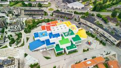 Sådan ser LEGO House ikoniske former ud set fra oven – huset er naturligvis en del af årets LEGO House Special Edition sæt.