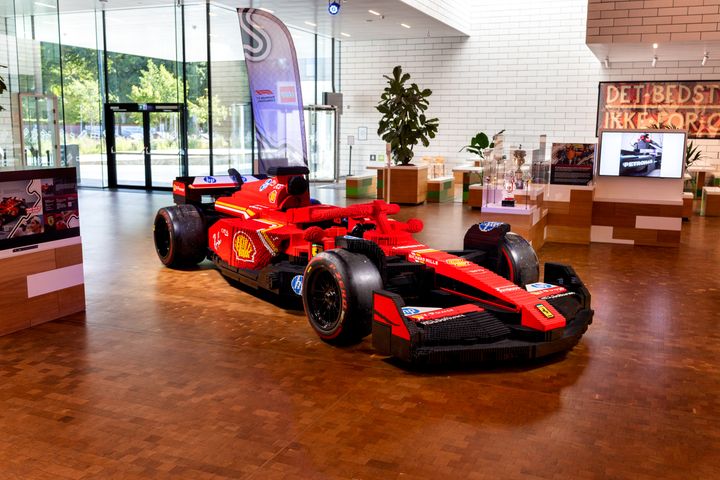 Ferrari SF-24 F1® LEGO® Big Build har indtaget LEGO House.