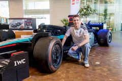 Frederik Vesti og hans Mercedes-AMG F1® W15 bygget af 400.000 LEGO klodser var med til at trække mange gæster i LEGO House denne sommer.