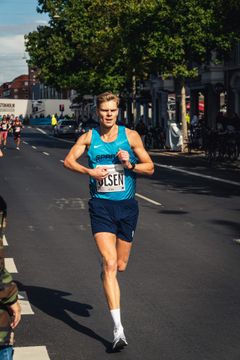 Christian Lykkeby Olsen satte verdensrekord for para-atler i T46-klassen til Copenhagen Half Marathon i 2022 i tiden 1:09:33