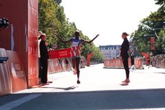 Margaret Kipkemboi fra Kenya vinder kvindernes Copenhagen Half Marathon.