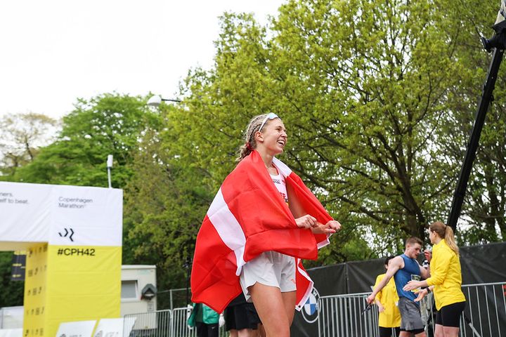 I 2024 var det Sara Schou Kristensen fra AGF, der vandt kvindernes DM i maraton. I 2026 skal DM igen finde sted i hovedstaden ved Copenhagen Marathon søndag den 10. maj.