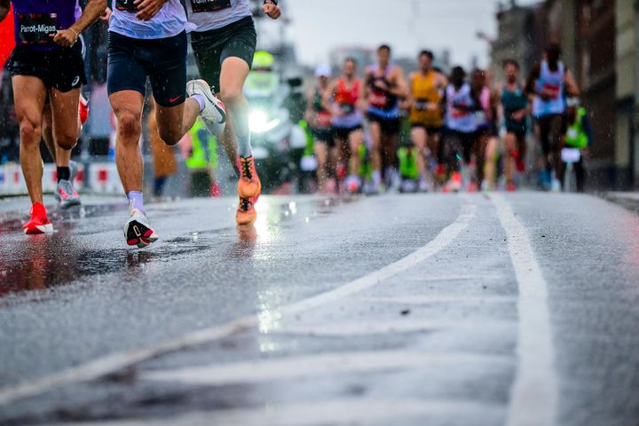 Mennesker med let eller begyndende demens inviteres i løbeskoene og i armene på motiverende træning og fællesskab i forbindelse med,  at København er vært for VM i 2026.