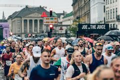 Tusindvis af løbere på Kgs. Nytorv til CPH Half